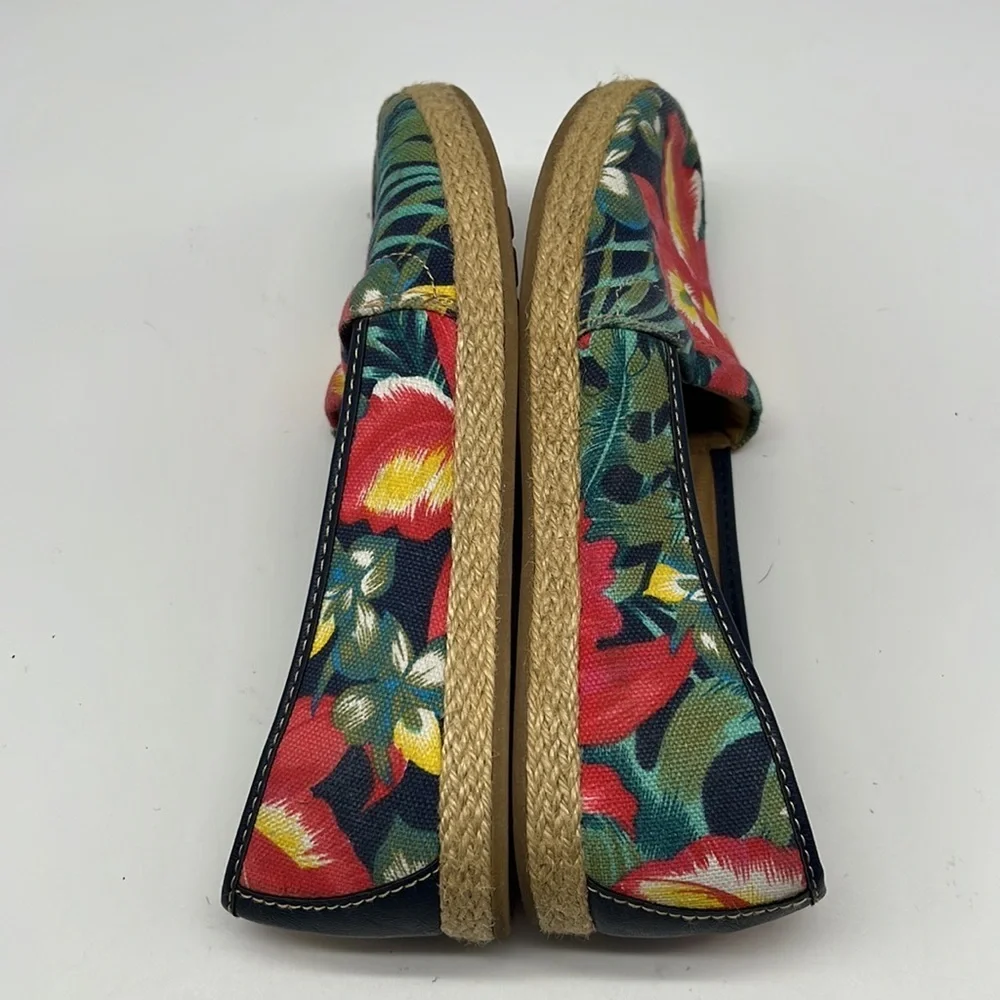 b.o.c  Womans Espadrille Flats  in Tropical Floral Print size 8